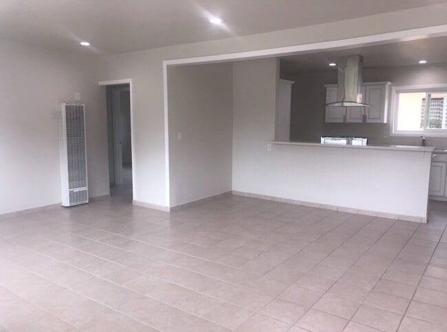 Photo - 5461 Kingsley St