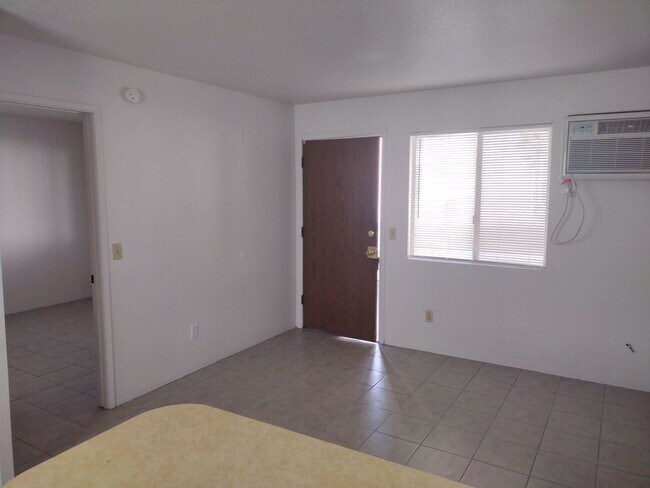 Photo - 3520 E 2nd St Unidad 3520-4