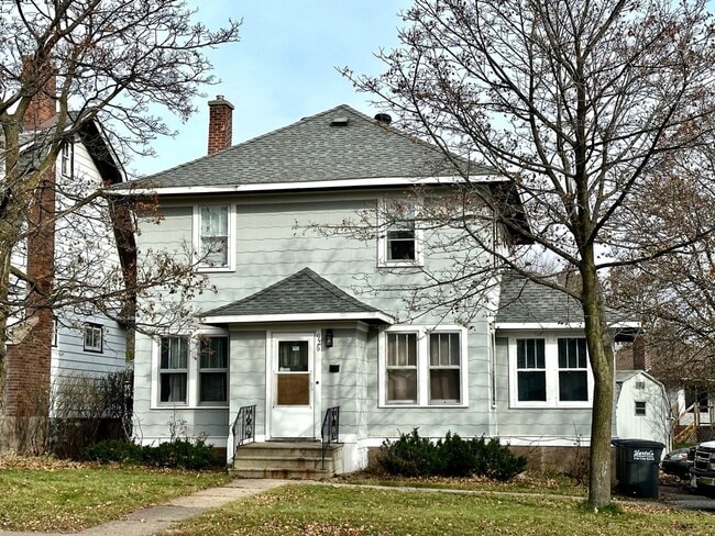 Building Photo - AVAILABLE NOW - 4 Bed, 2 Bath Chester Park... Rental
