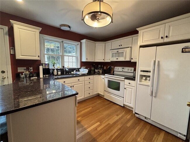 Photo - 28 Fenner Ave