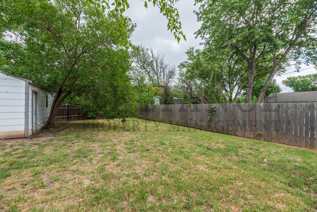 Photo - 1632 S Edwards St House