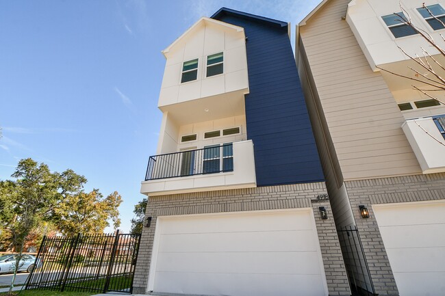 Photo - 4918 Brinkman St