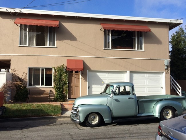 Upper unit for rent - 1219 17th St Unit Upper