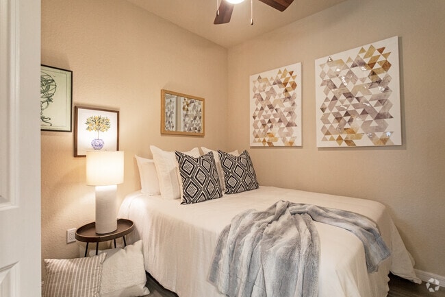 Studio -615SF - Key Largo - The Bergamot Apartments On 780