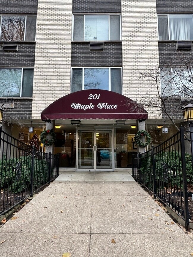 Building Photo - 201 S Maple Ave Unit 411