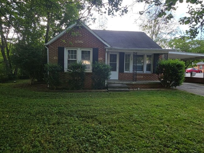 Building Photo - Spacious 2-Bedroom One-Level Home with Carport and Large Backyard