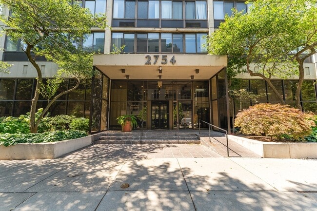 Building Photo - 2754 N Hampden Ct Unit 1001