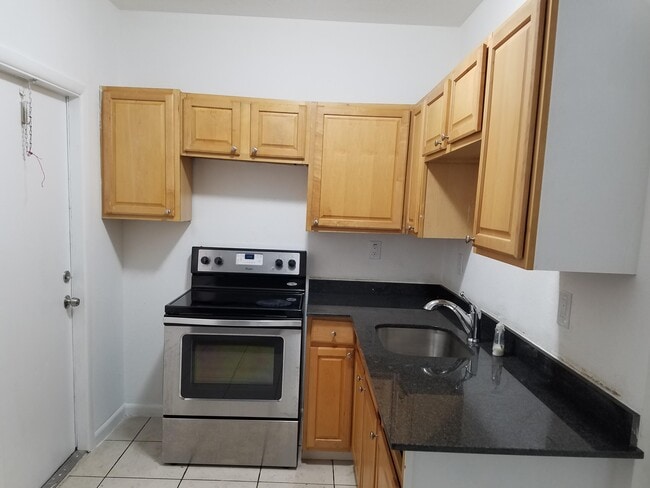 Photo - 2009 Division Ave