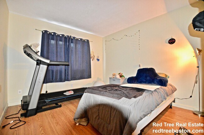 Photo - 10 Scottfield Rd Unit 4