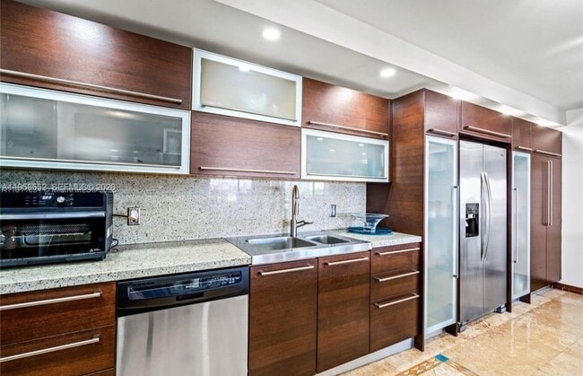 Photo - 1800 NE 114th St Unit 811