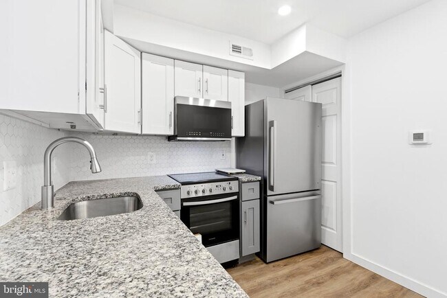 Photo - 2148 N Franklin St Unit 2