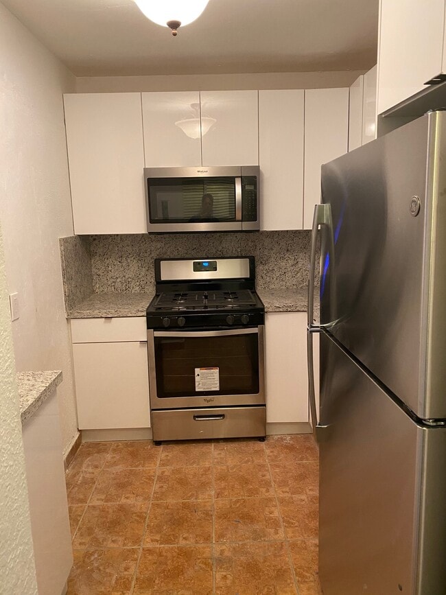 Kitchen - 6713 N Kendall Dr Unit 602