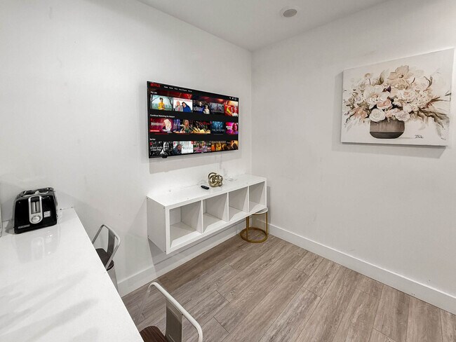 Photo - 2400 E Huntingdon St Unit ID1328498P