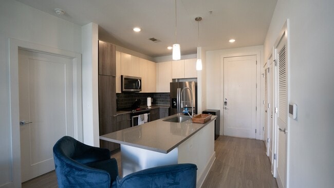 Photo - 1888 Emery St NW