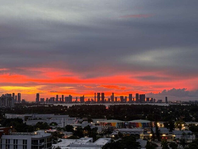 Photo - 2401 Collins Ave Unidad 1807
