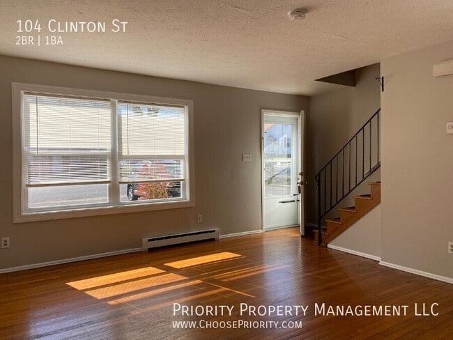 Photo - 104 Clinton St