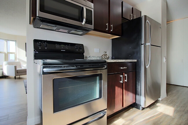 Photo - 38 W Chestnut St