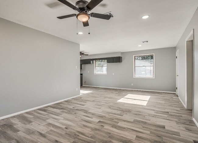 Photo - 510 N Oak St