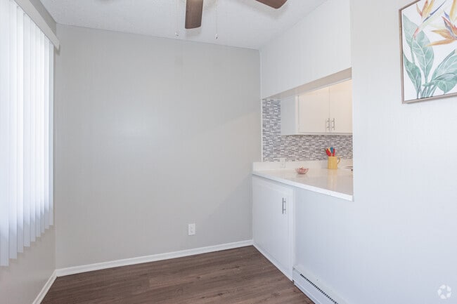 2HAB, 2BA - Comedor de 725 pies cuadrados - Pacific Place