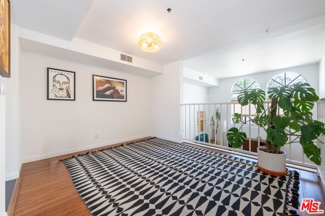 Photo - 1001 Figueroa Terrace Unit 305