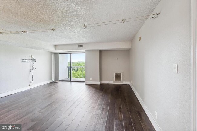 Photo - 3800 Powell Ln Unidad 1029