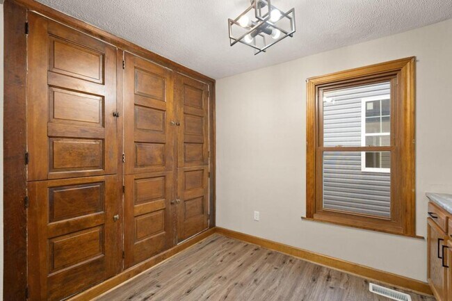 Photo - 1709 Ekin Ave