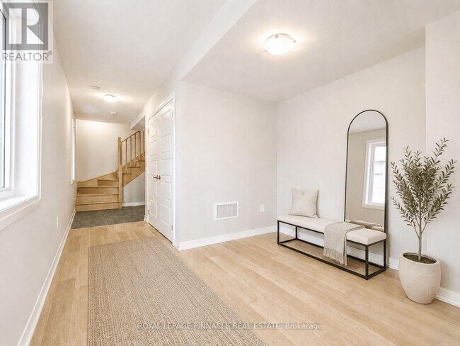 Photo - 52 Norwich Cres