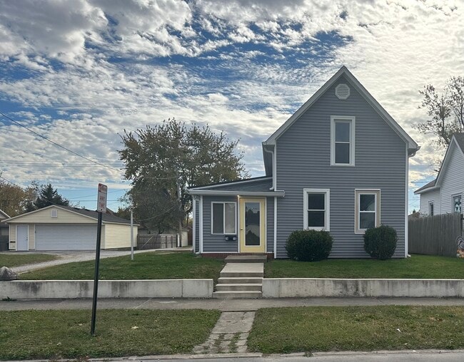 Building Photo - 2415 S A St