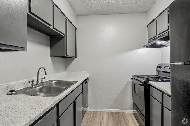 1BR, 1BA - 689SF - Kitchen - Ridge at Southcross