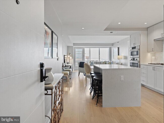 Photo - 925 N Fairfax St Unit 704