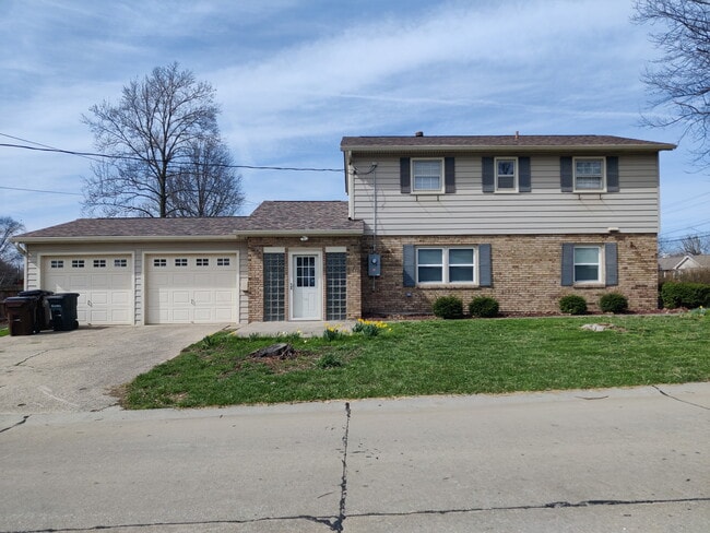 Building Photo - 61 Edwards Ave