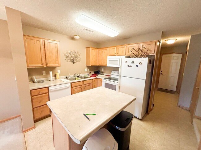 Photo - Townhome in Quiet NW Rochester Neighborhood!