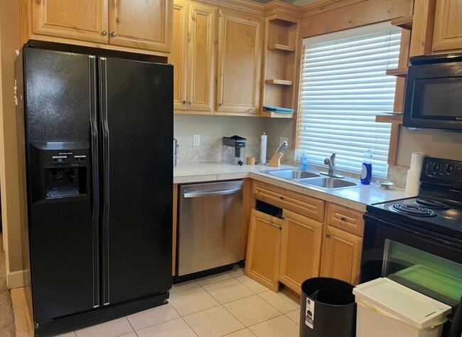 Photo - 7057 N Greenwich Ave