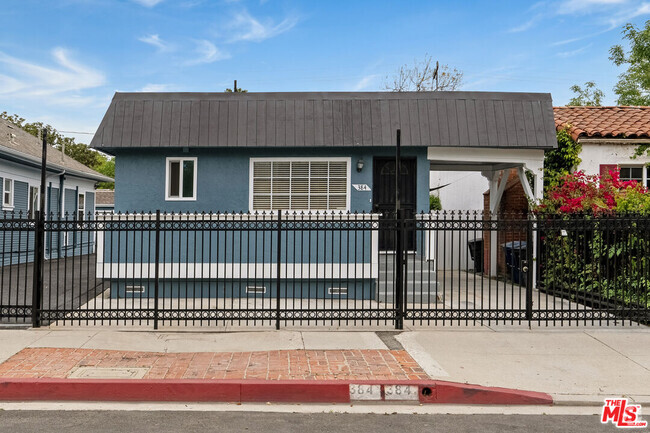 Building Photo - 384 N San Vicente Blvd Rental