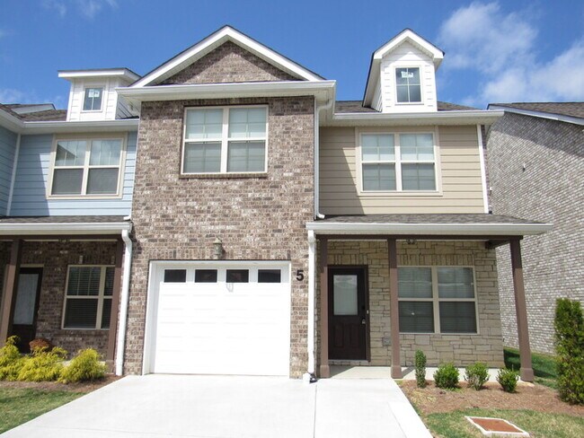 Building Photo - Old Hickory townhome, like new!