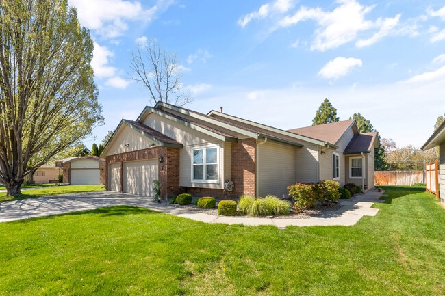 Photo - 10490 W Wildrose Ct