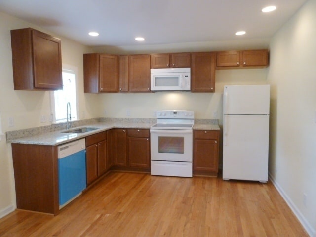 Photo - Renovated one bedroom cottage in downtown ...