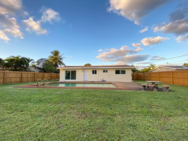 Photo - 124 NW 9th St