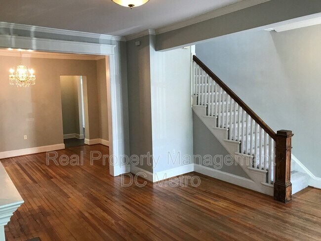 Photo - 309 9th St NE