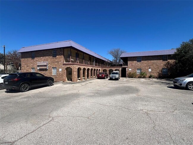 Building Photo - 1410 W N Loop Blvd Unit 102