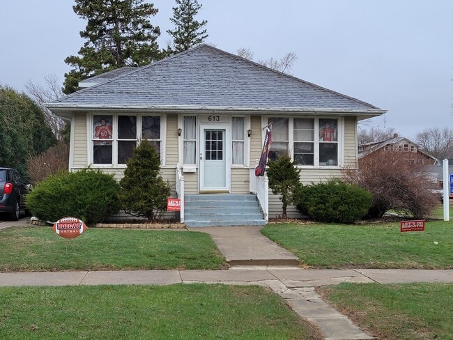 Building Photo - 613 7th Ave
