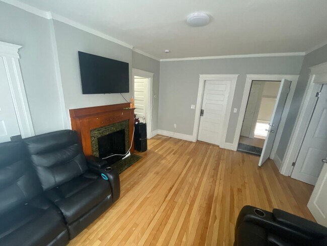 Building Photo - 50 Hollywood St Unit 2 Rental