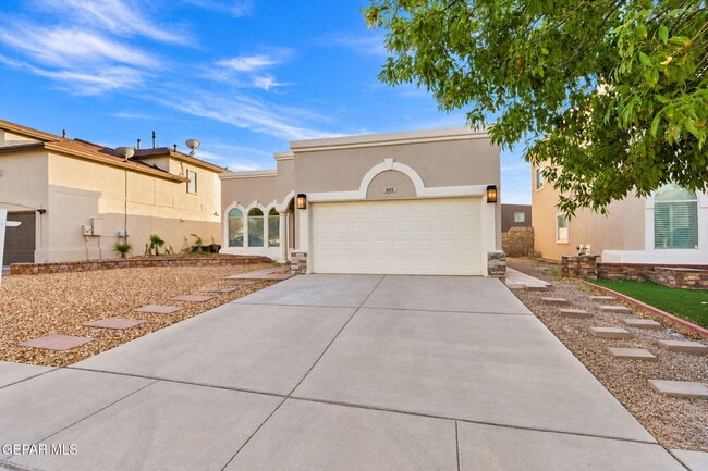 Photo - 305 De Palma Pl