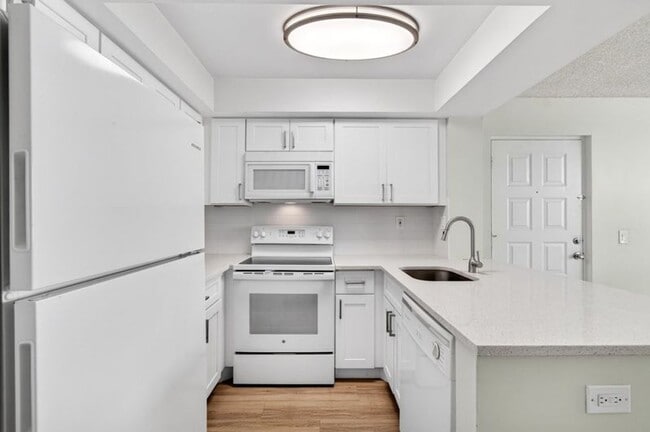 Building Photo - Move-In Ready Rental near Tanger Outlets! Unit -1