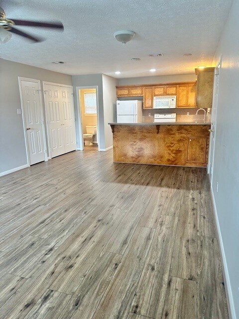 Photo - 404 Peach St