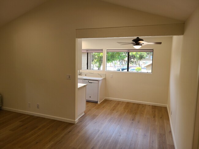 Dining Area - 184 Streamwood