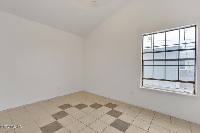 Photo - 3700 La Luz Ave