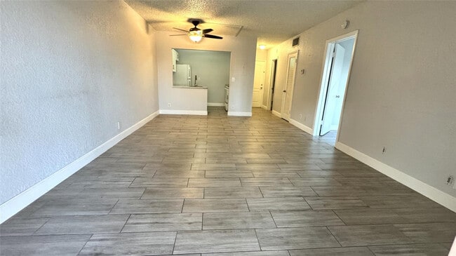 Photo - 770 SE 2nd Ave Unidad A207