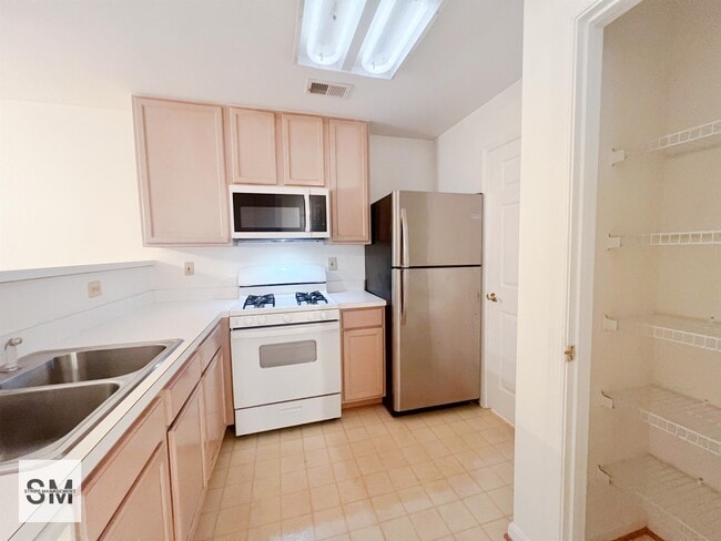 Photo - 6702 Lake Park Dr