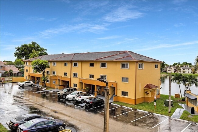 Photo - 14902 SW 82nd Ln Unidad 13-102